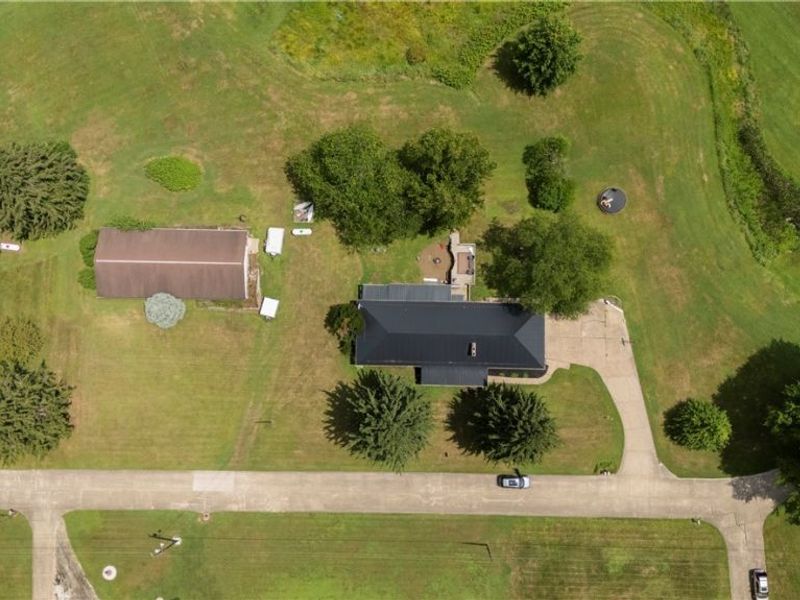 6091 Mills Drive SE, Uhrichsville, OH 44683 Photo 3