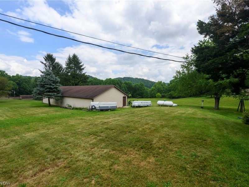6091 Mills Drive SE, Uhrichsville, OH 44683 Photo 9