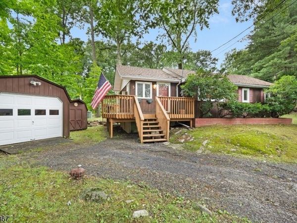 5 Muchivo Trl, Byram, NJ 07821