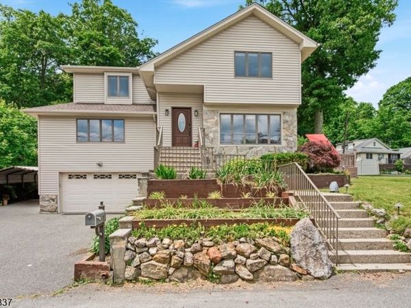 8 Oakwood Rd, Jefferson, NJ 07849