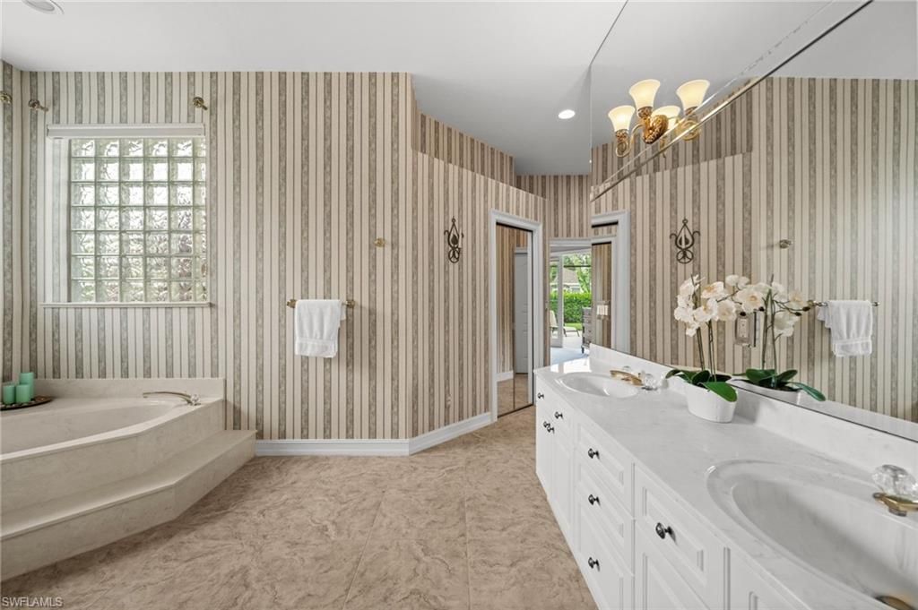 2027 Castle Garden Ln , Naples, FL 34110 Photo