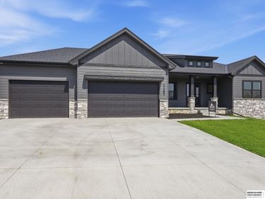 11361 S 185th Avenue, Gretna, NE 68028