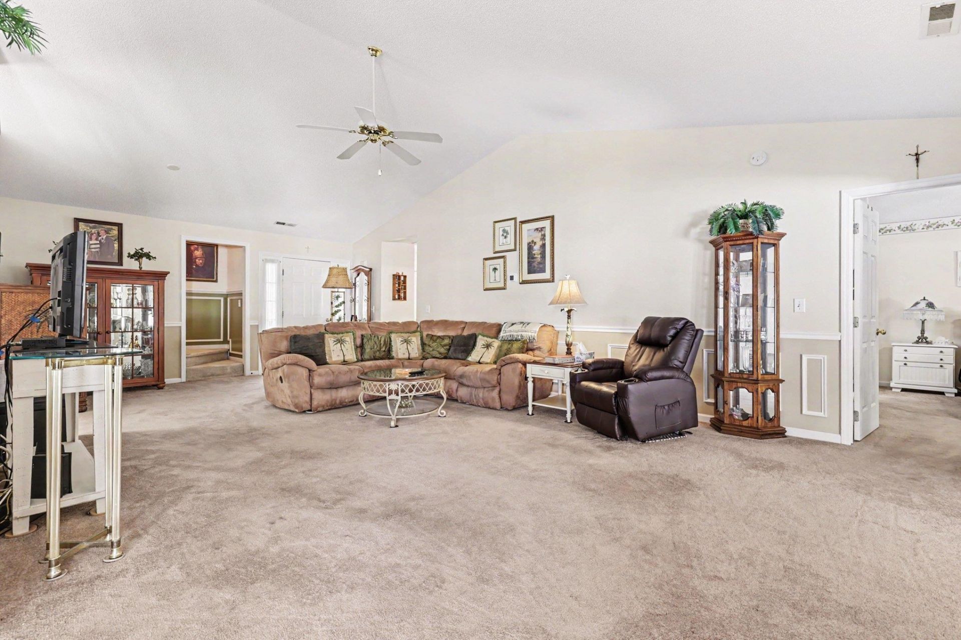 100 Staton Ln. Photo 4