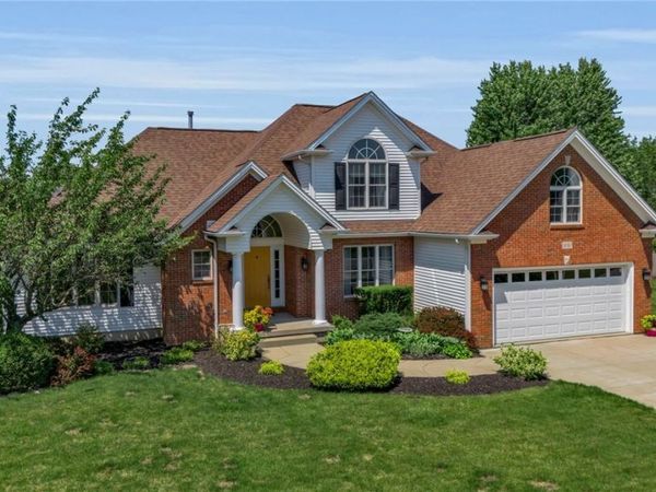 9090 Via Cimato Dr , Clarence Center, NY 14032