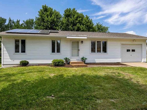 934 Sandusky Drive, Iowa City, IA 52245