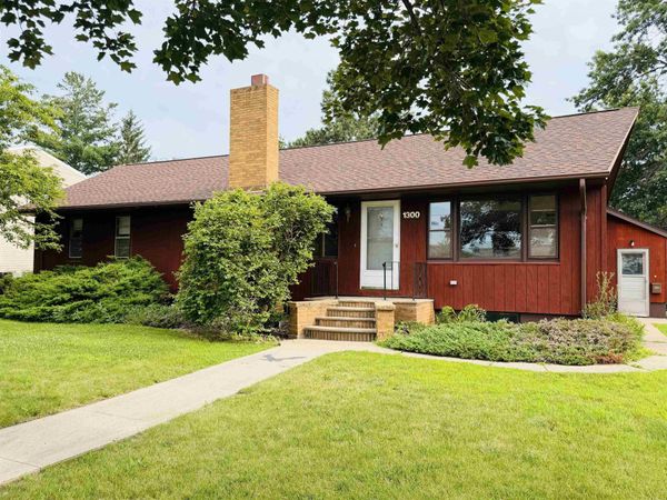 1300 SW 4th Avenue, Waverly, IA 50677