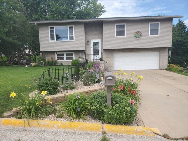 614 W Washington Street, Dodgeville, WI 53553