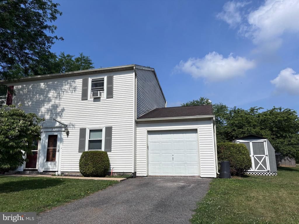 21 NATALIE LANE, CLEONA, PA 17042