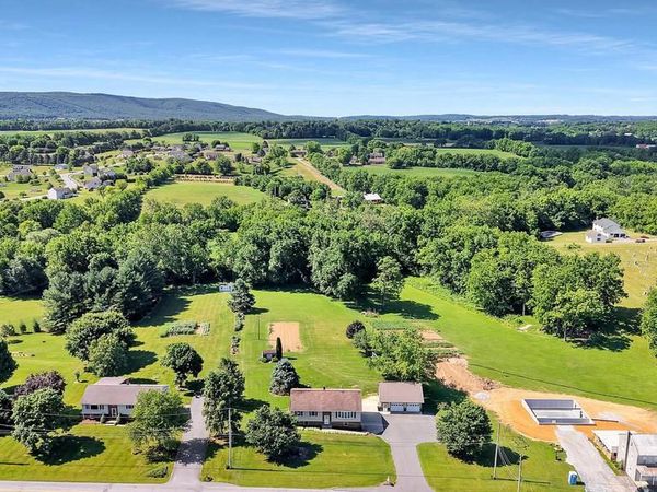 722 CANAL ROAD , WOMELSDORF, PA 19567