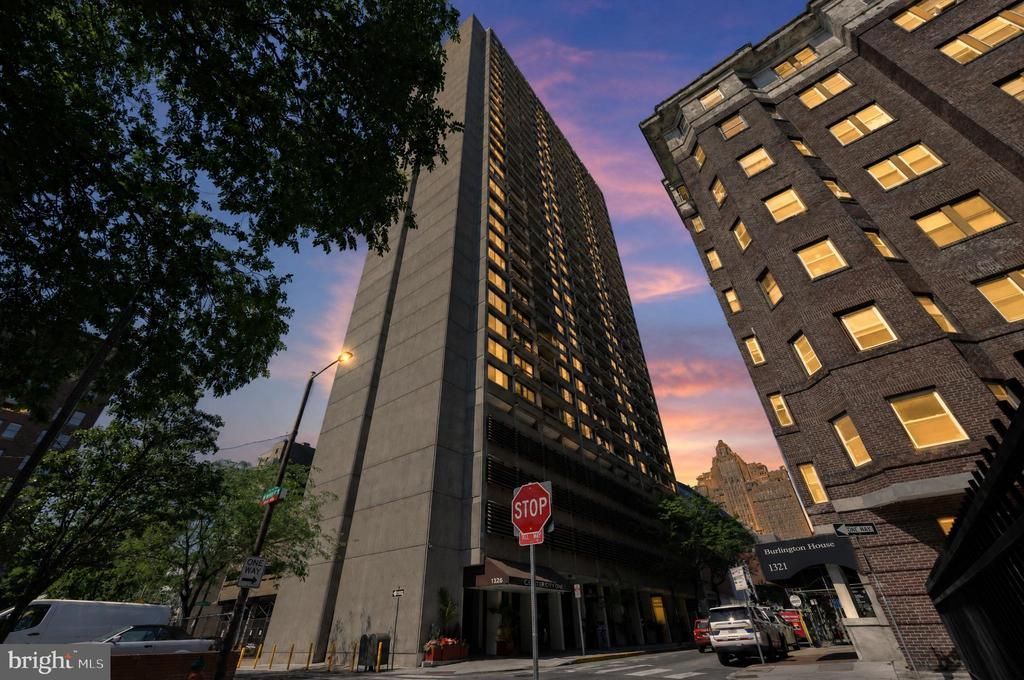 1326 42 Spruce Street, Unit 2701, Philadelphia, PA 19107 Main Photo