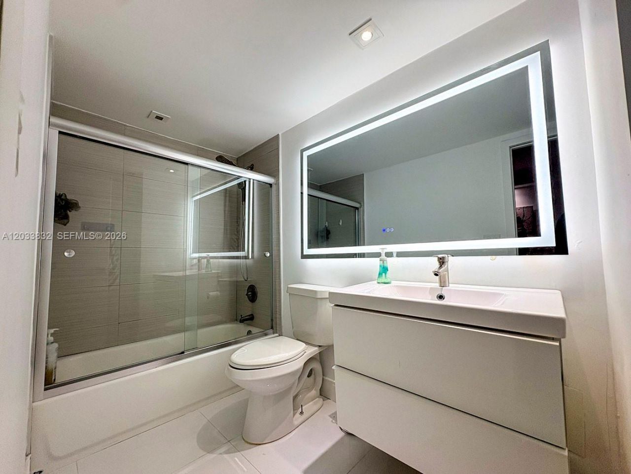 19380 Collins Ave , Unit 827, Sunny Isles Beach, FL 33160 Photo
