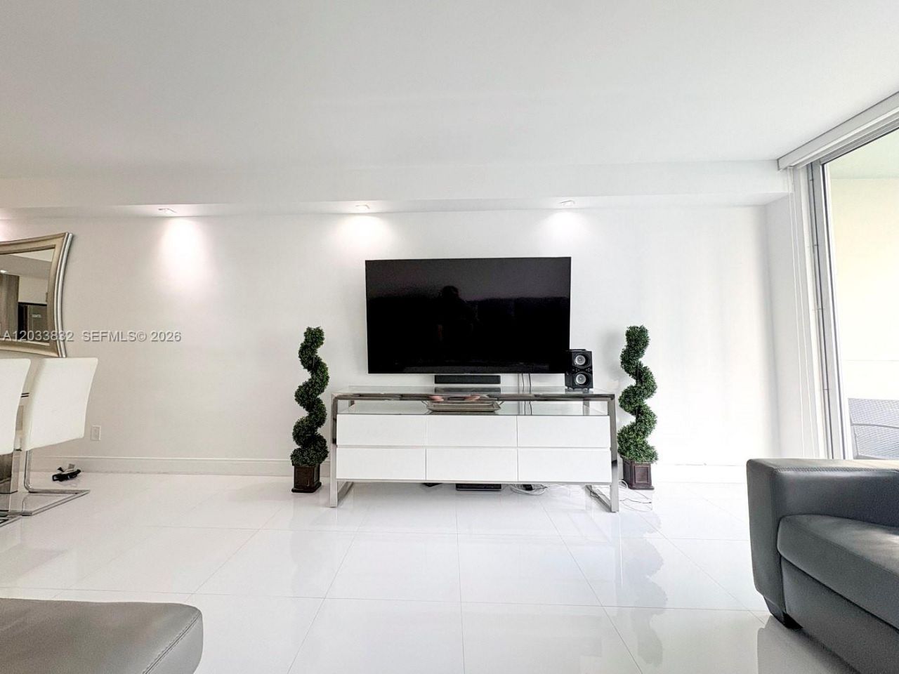 19380 Collins Ave , Unit 827, Sunny Isles Beach, FL 33160 Photo