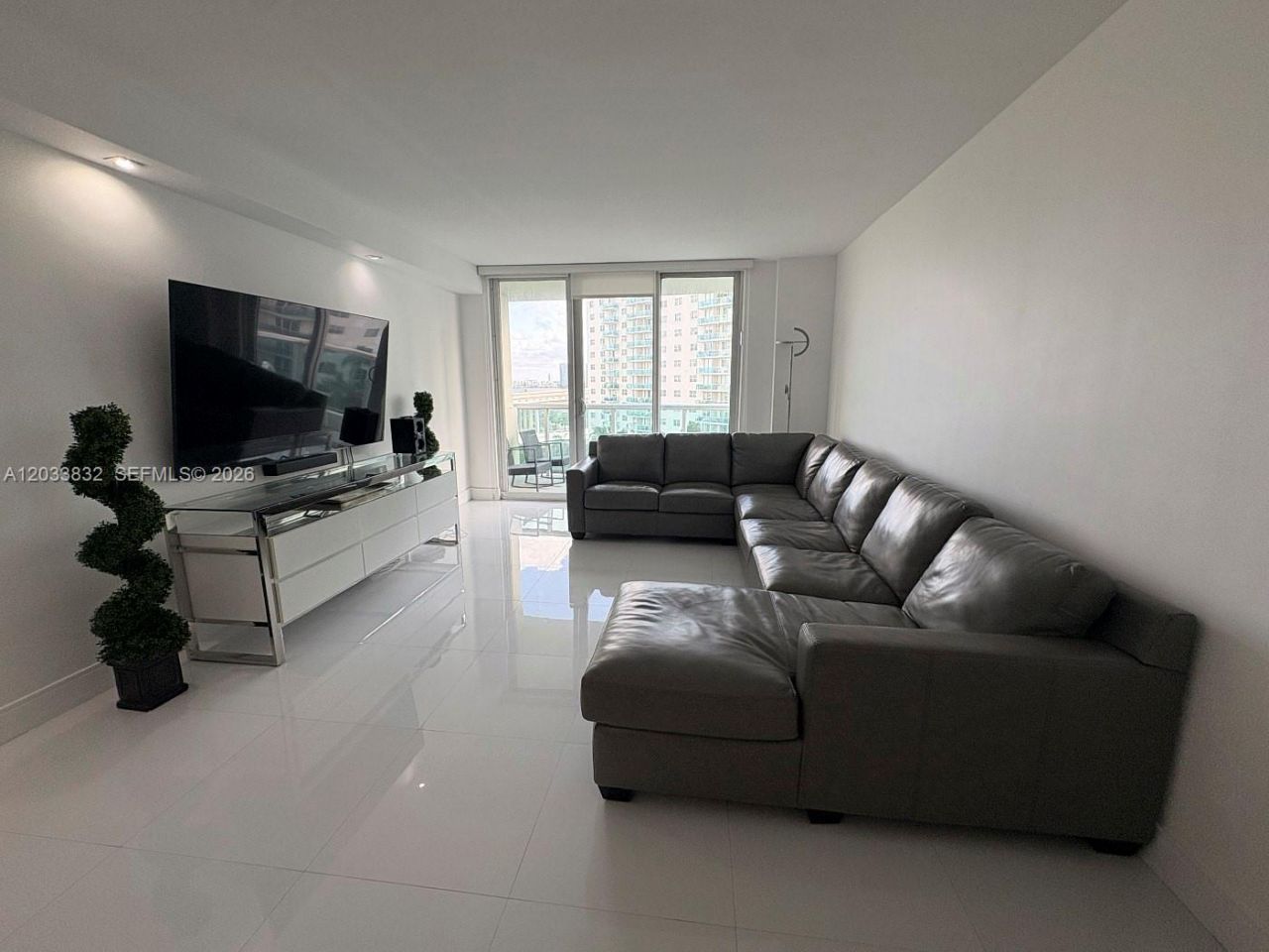 19380 Collins Ave , Unit 827, Sunny Isles Beach, FL 33160 Photo
