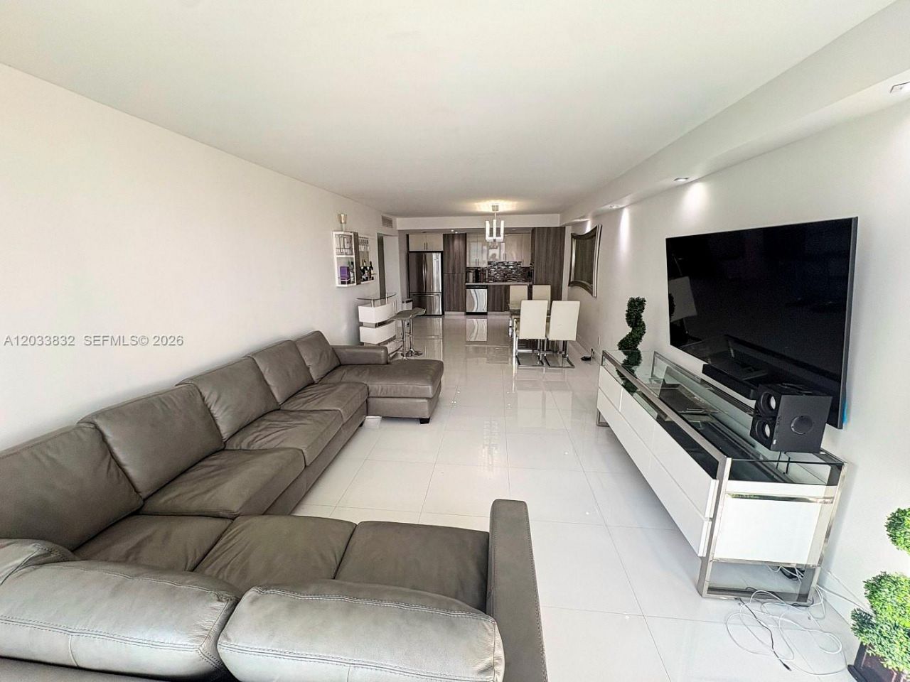 19380 Collins Ave , Unit 827, Sunny Isles Beach, FL 33160 Photo