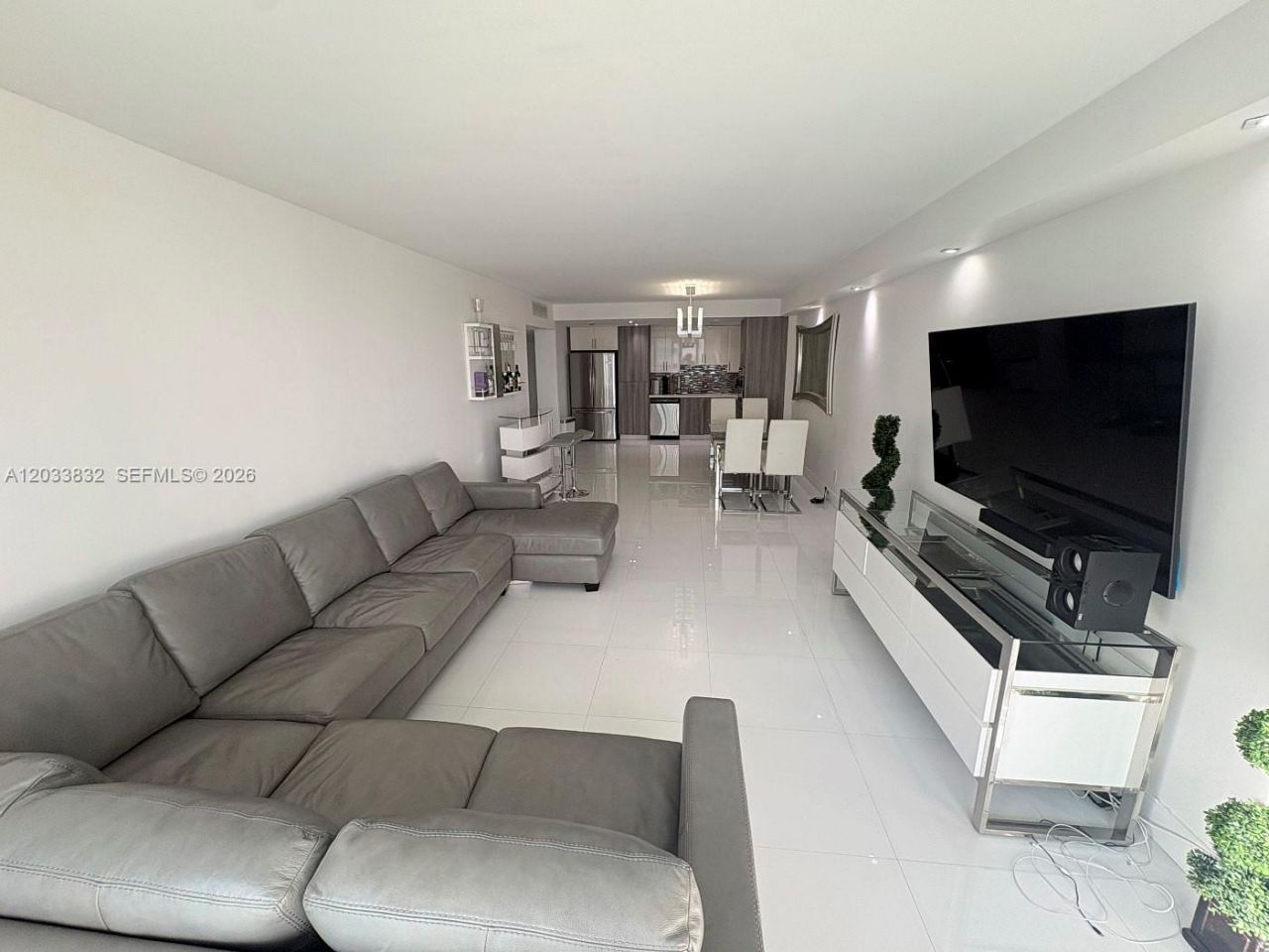 19380 Collins Ave , Unit 827, Sunny Isles Beach, FL 33160 Photo