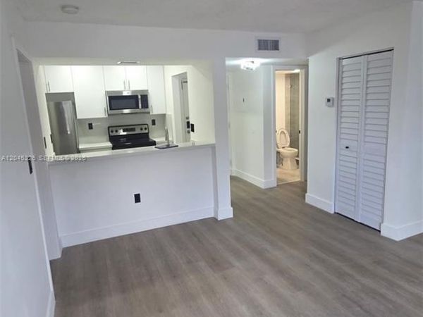 7125 NW 186th St , Unit B201, Hialeah, FL 33015