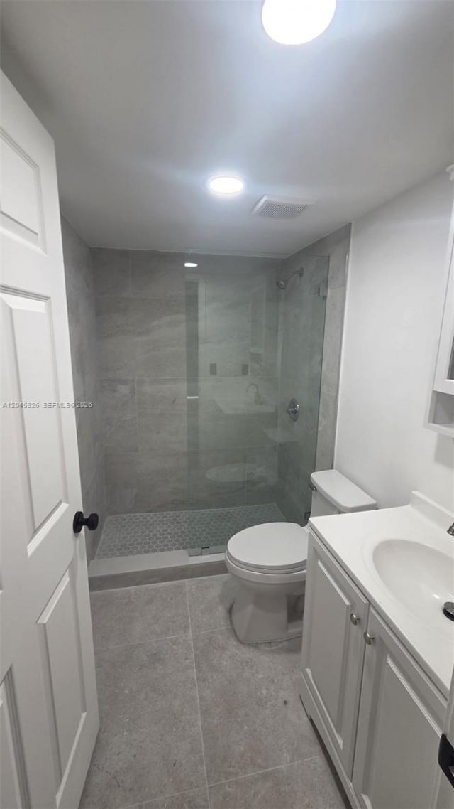 7125 NW 186th St , Unit B201, Hialeah, FL 33015 Photo