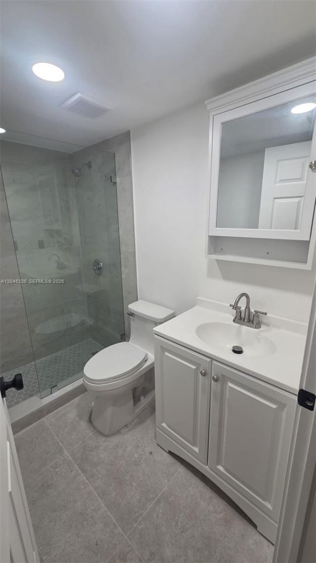 7125 NW 186th St , Unit B201, Hialeah, FL 33015 Photo