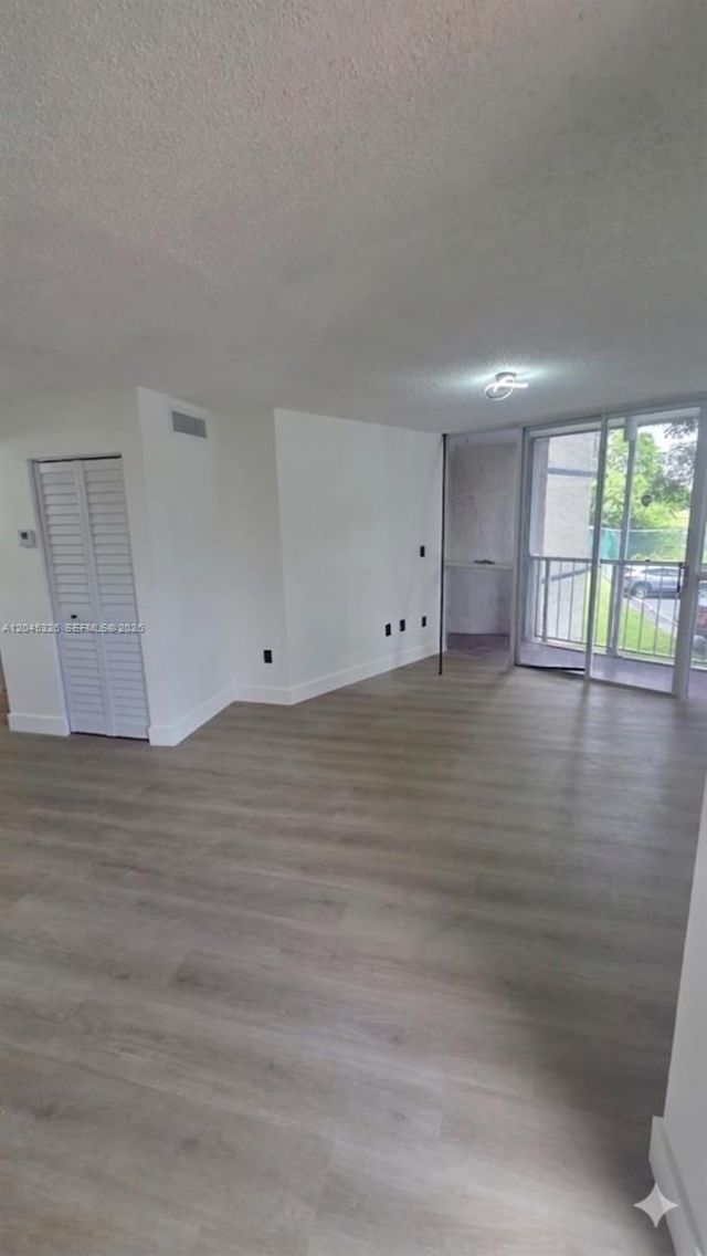 7125 NW 186th St , Unit B201, Hialeah, FL 33015 Photo