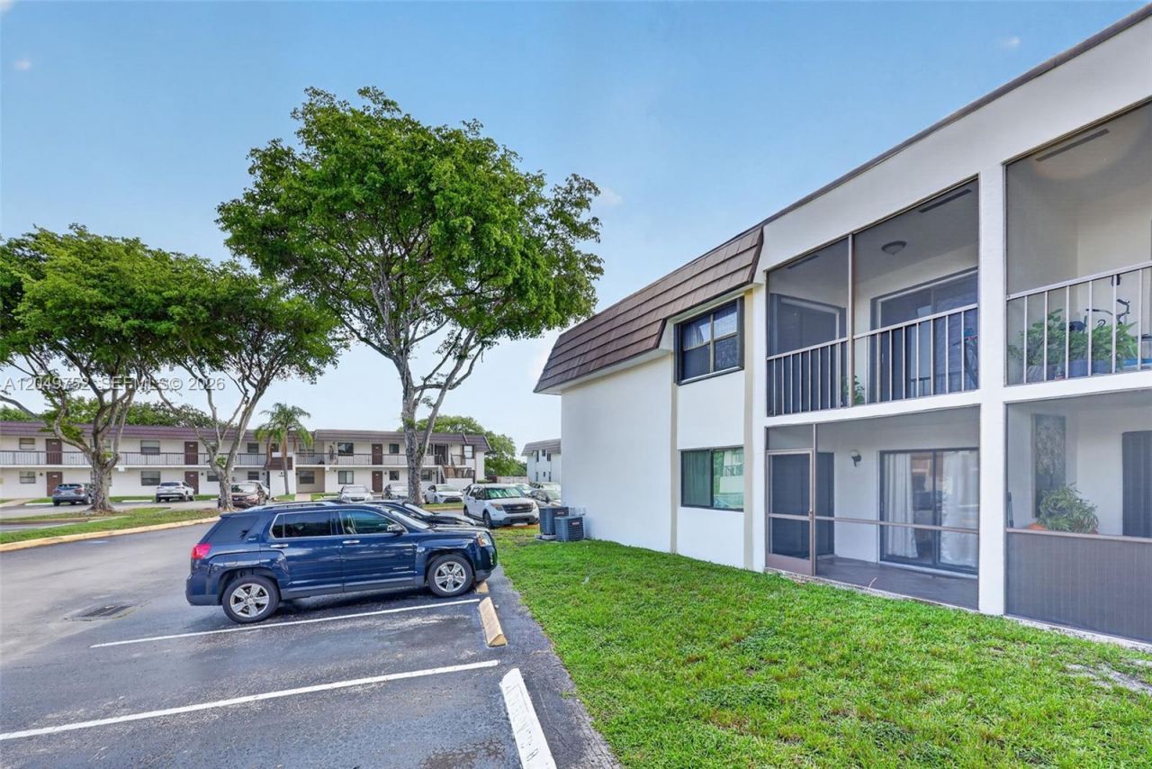 14929 SW 104th St , Unit 21-14, Miami, FL 33196 Photo