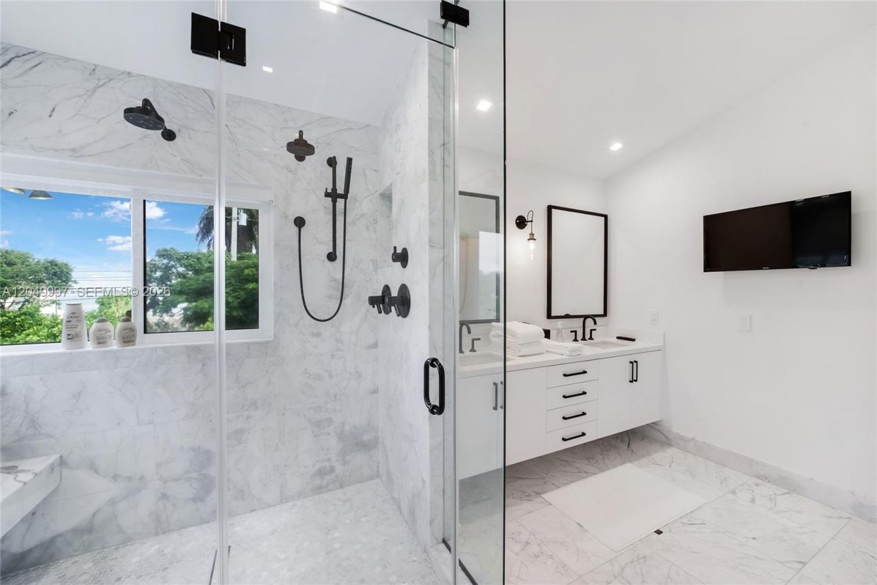 Please Call For Address, Miami, FL 33139 Photo