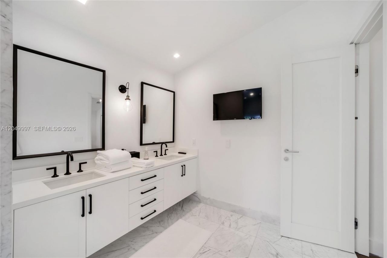 Please Call For Address, Miami, FL 33139 Photo