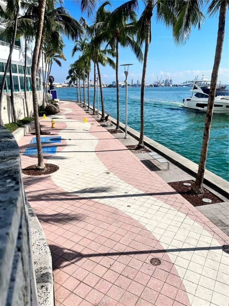 335 S Biscayne Blvd , Unit 4207, Miami, FL 33131 Photo