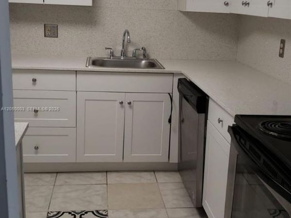 500 Executive Center Dr , Unit 4E, West Palm Beach, FL 33401
