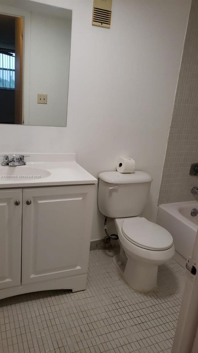 500 Executive Center Dr , Unit 4E, West Palm Beach, FL 33401 Photo