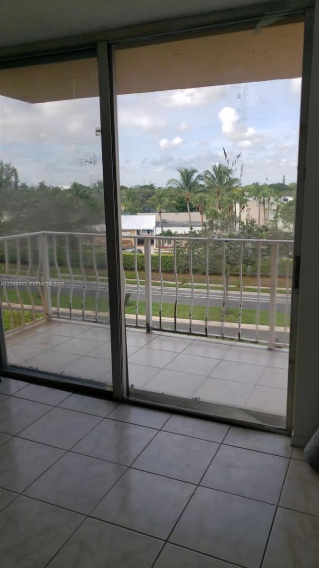 500 Executive Center Dr , Unit 4E, West Palm Beach, FL 33401 Photo