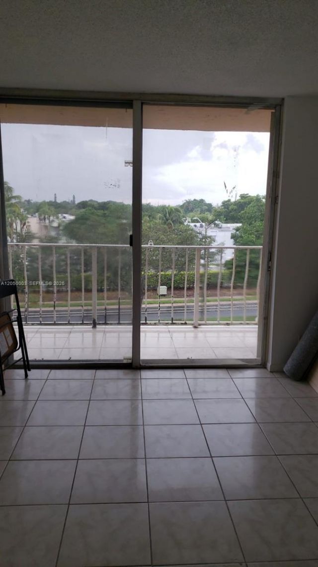 500 Executive Center Dr , Unit 4E, West Palm Beach, FL 33401 Photo