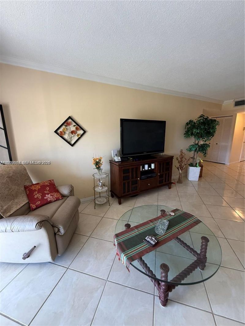 4800 Hillcrest Ln , Unit 511, Hollywood, FL 33021 Photo