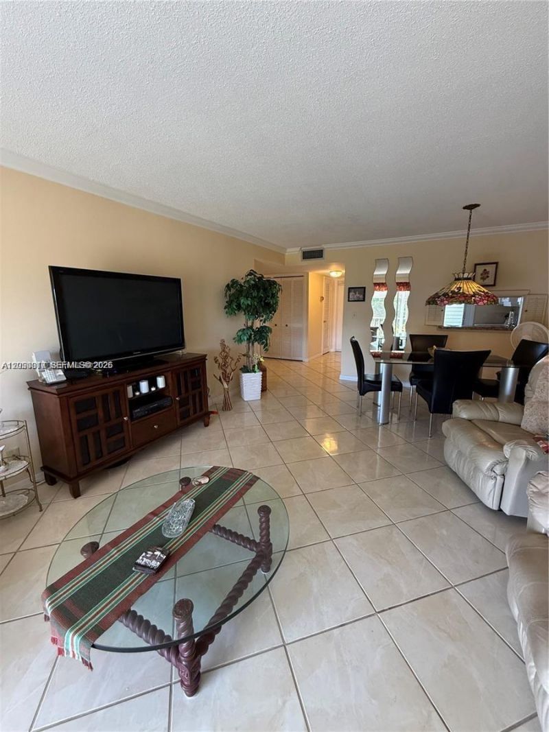 4800 Hillcrest Ln , Unit 511, Hollywood, FL 33021 Photo