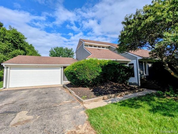 2316 Crescent Lake Road, Waterford Twp, MI 48329