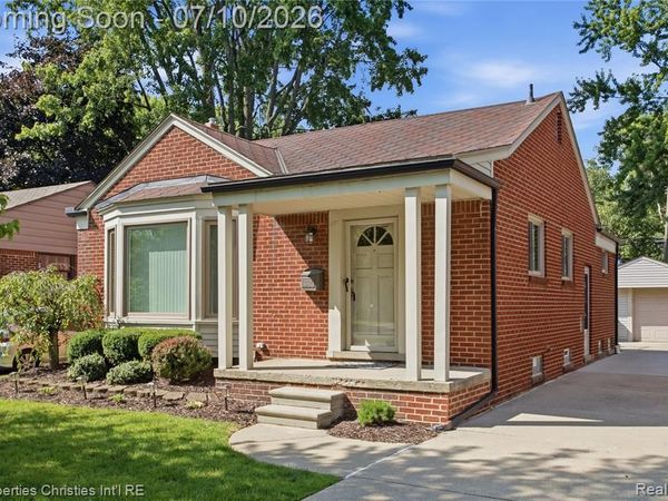 1532 Cheltenham Road, Birmingham, MI 48009