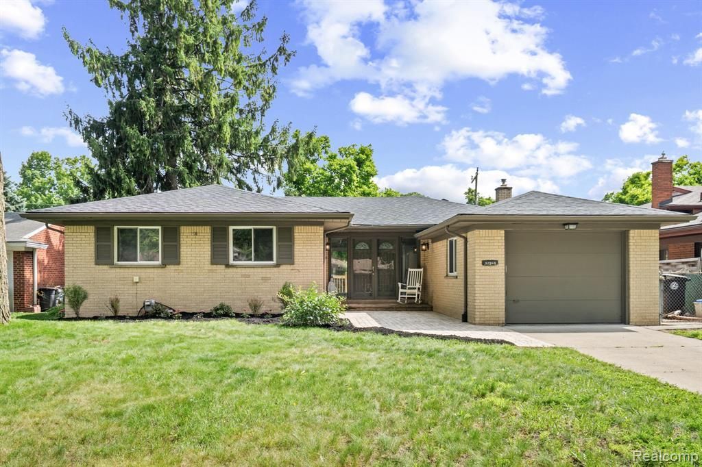 32969 Lyndon Street, Livonia, MI 48154 Main Photo