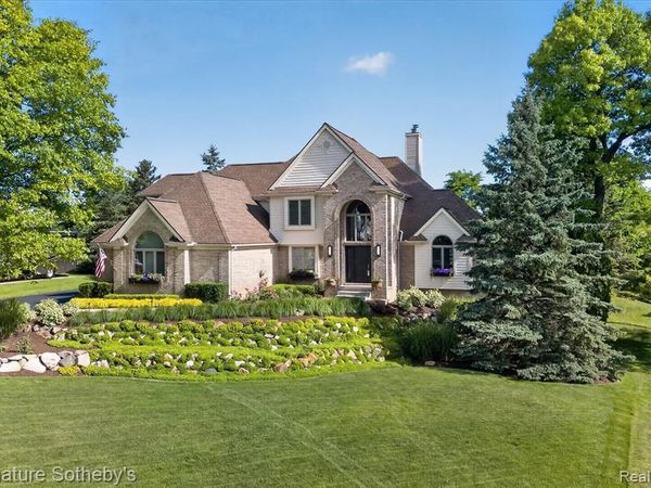 9880 Boulder Court, Springfield Twp, MI 48350