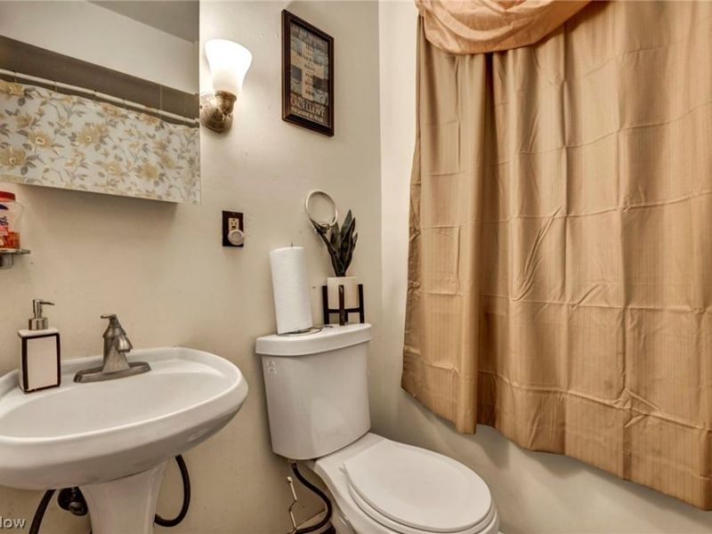 18204 Edinboro Avenue , Maple Heights, OH 44137 Photo 24