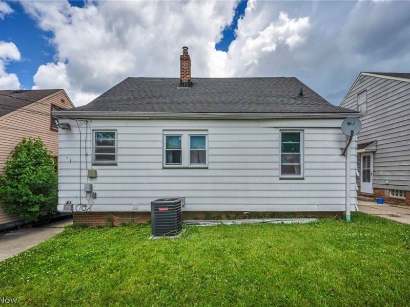 18204 Edinboro Avenue , Maple Heights, OH 44137 Photo 6