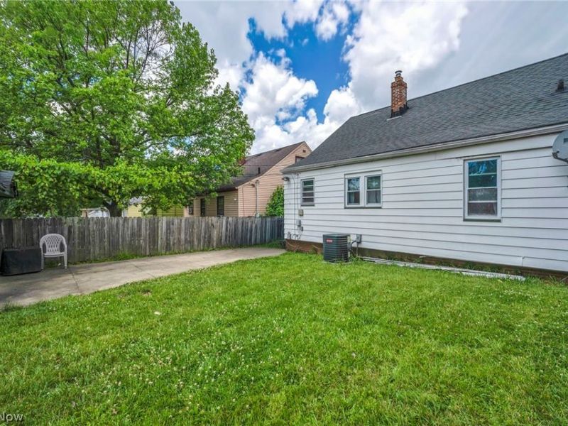 18204 Edinboro Avenue , Maple Heights, OH 44137 Photo 7