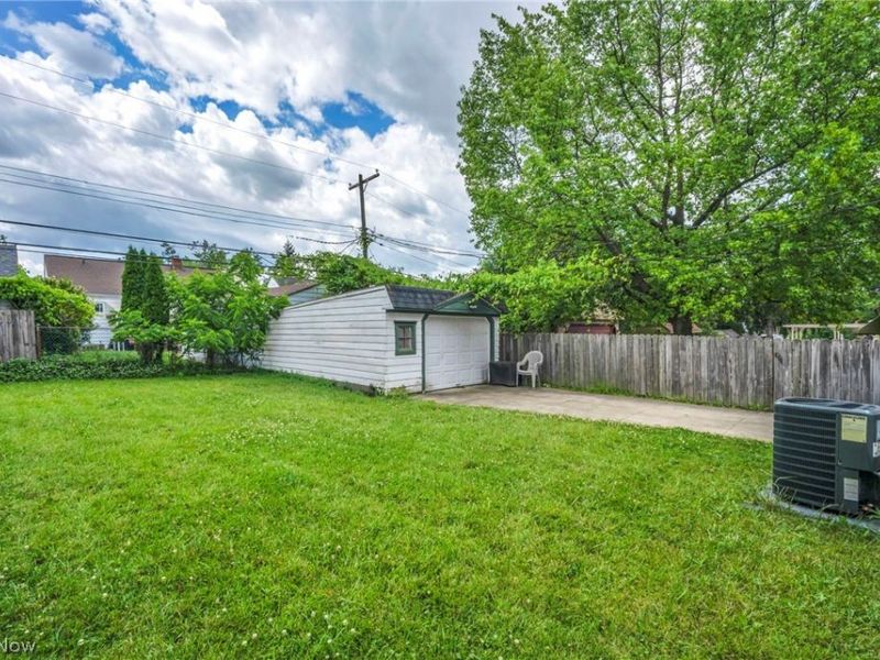 18204 Edinboro Avenue , Maple Heights, OH 44137 Photo 8