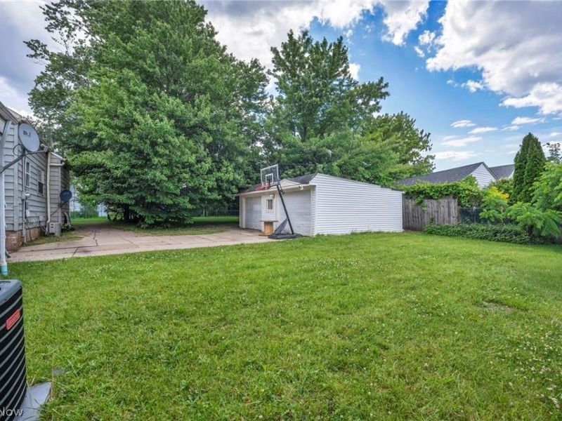 18204 Edinboro Avenue , Maple Heights, OH 44137 Photo 9