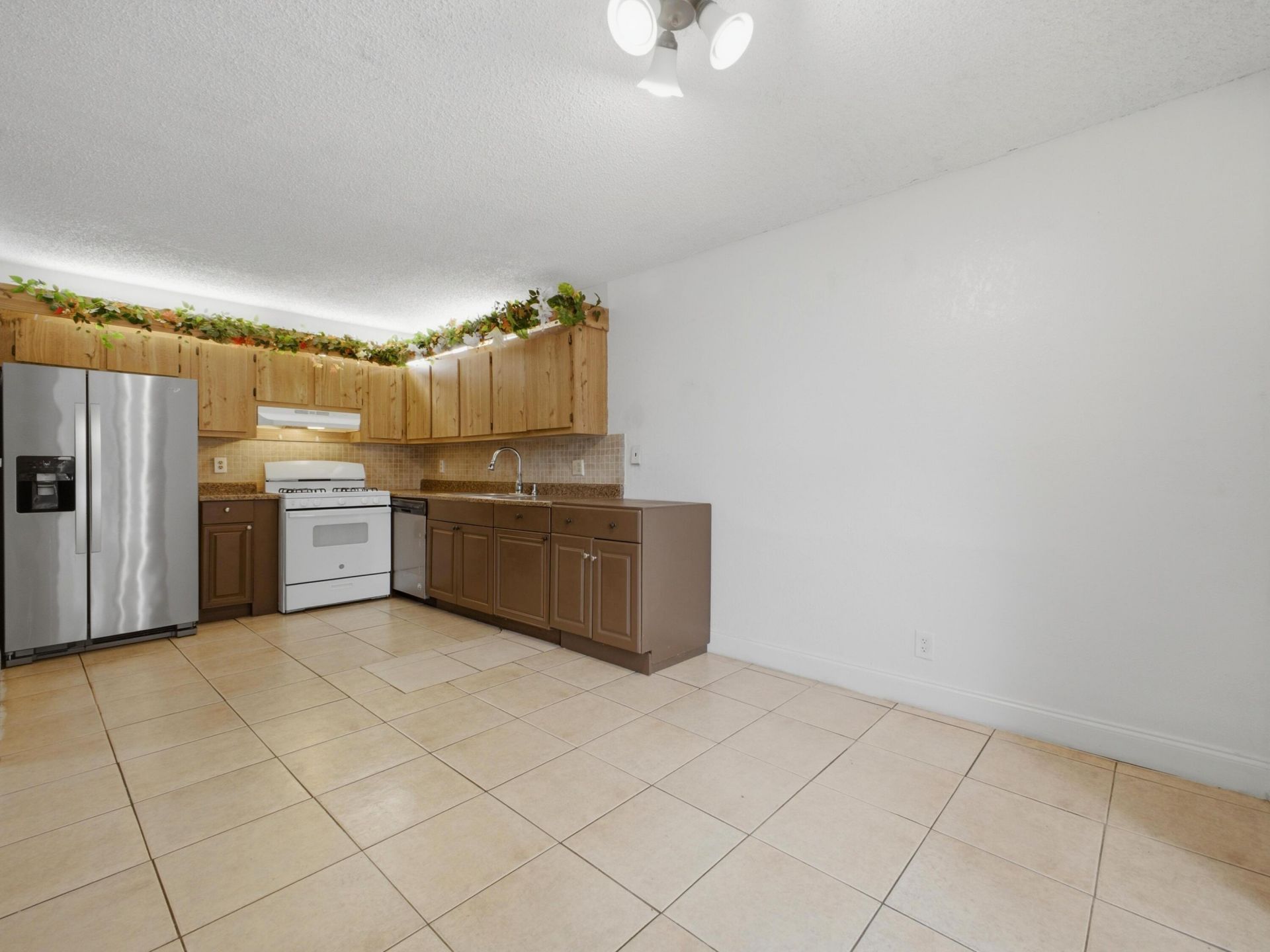 105 Woodland Road, Palm Springs, FL 33461 Photo