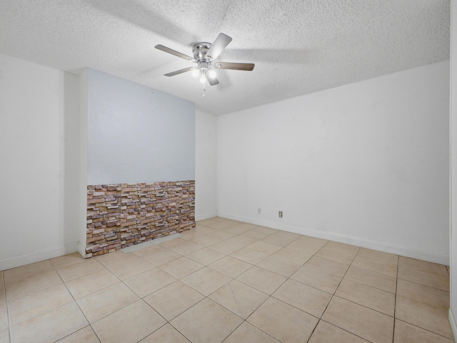 105 Woodland Road, Palm Springs, FL 33461 Photo