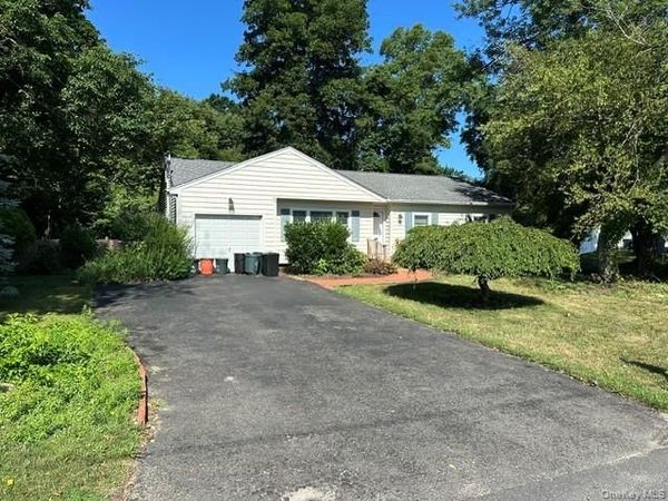 94 Arlington Road , Ronkonkoma, NY 11779