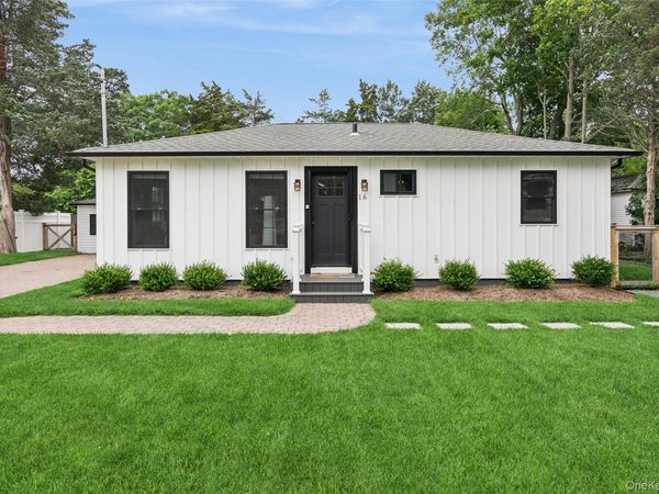 16 Winnie Road, Center Moriches, NY 11934