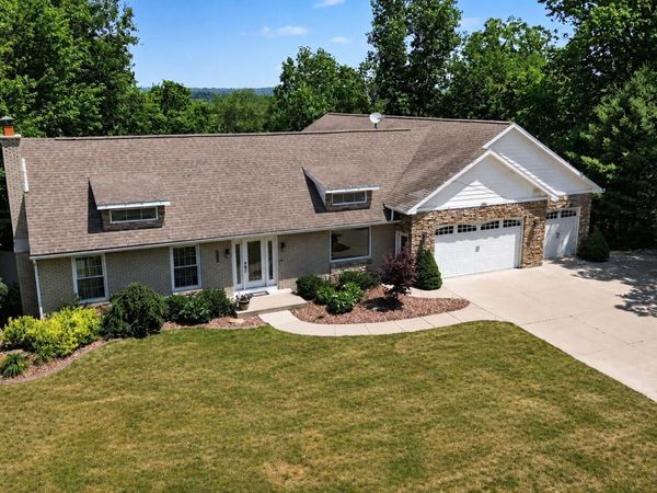 4994 Bluff Drive NE, Grand Rapids, MI 49525