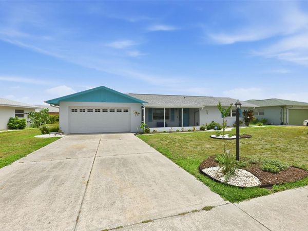 1739 COCO PALM CIRCLE, SUN CITY CENTER, FL 33573