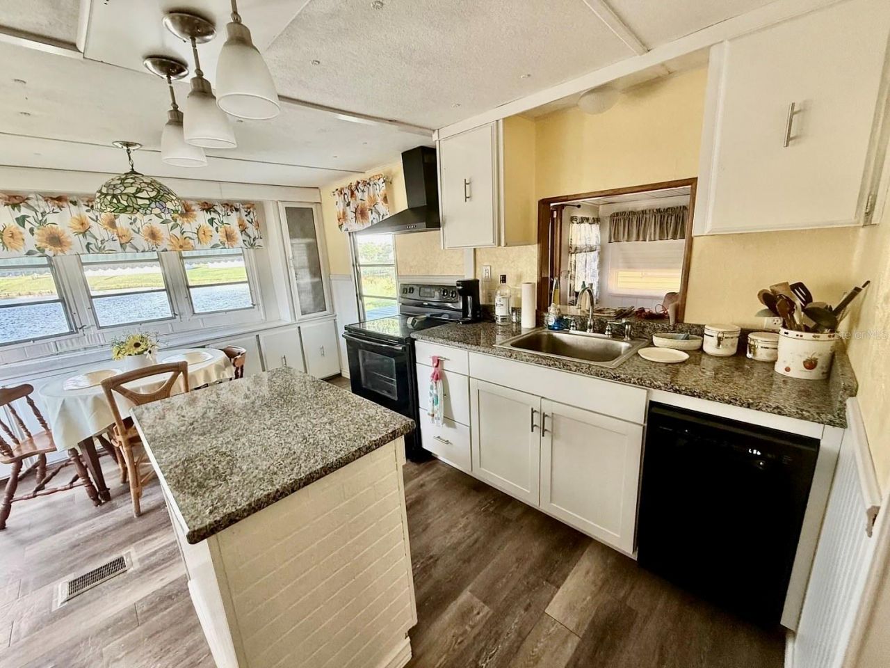 16 W Palm Circle , Lake Placid, FL 33852 Photo