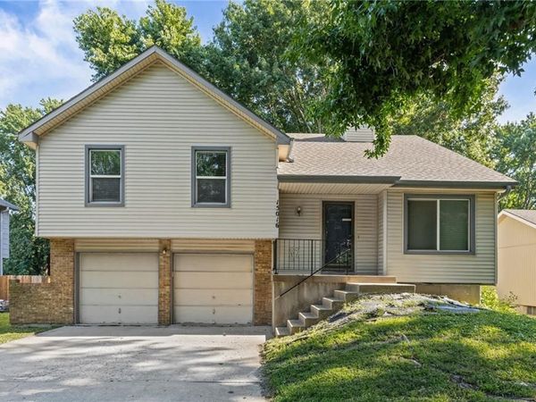 15016 W 150TH Street, Olathe, KS 66062